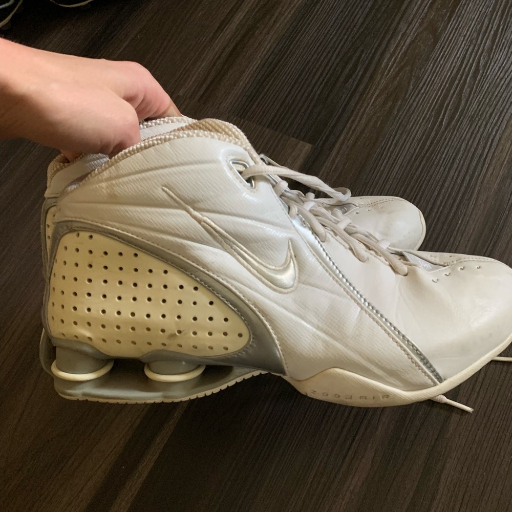 Nike women’s basketball shoes 10